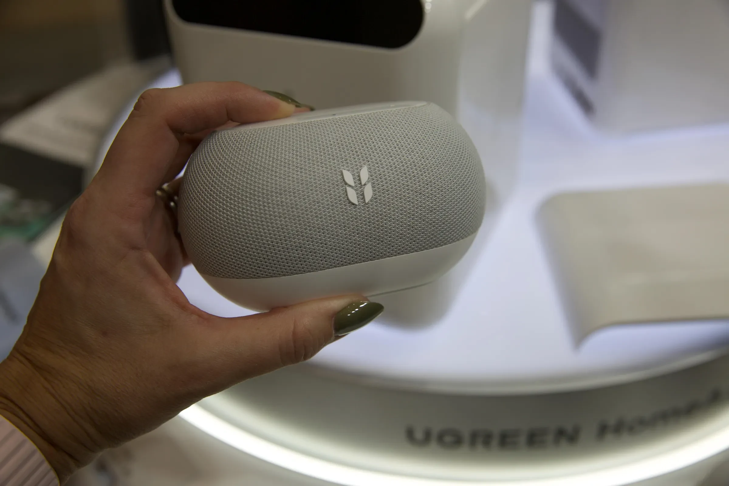 Ugreen智能音箱运行自己的语音助手Uliya。